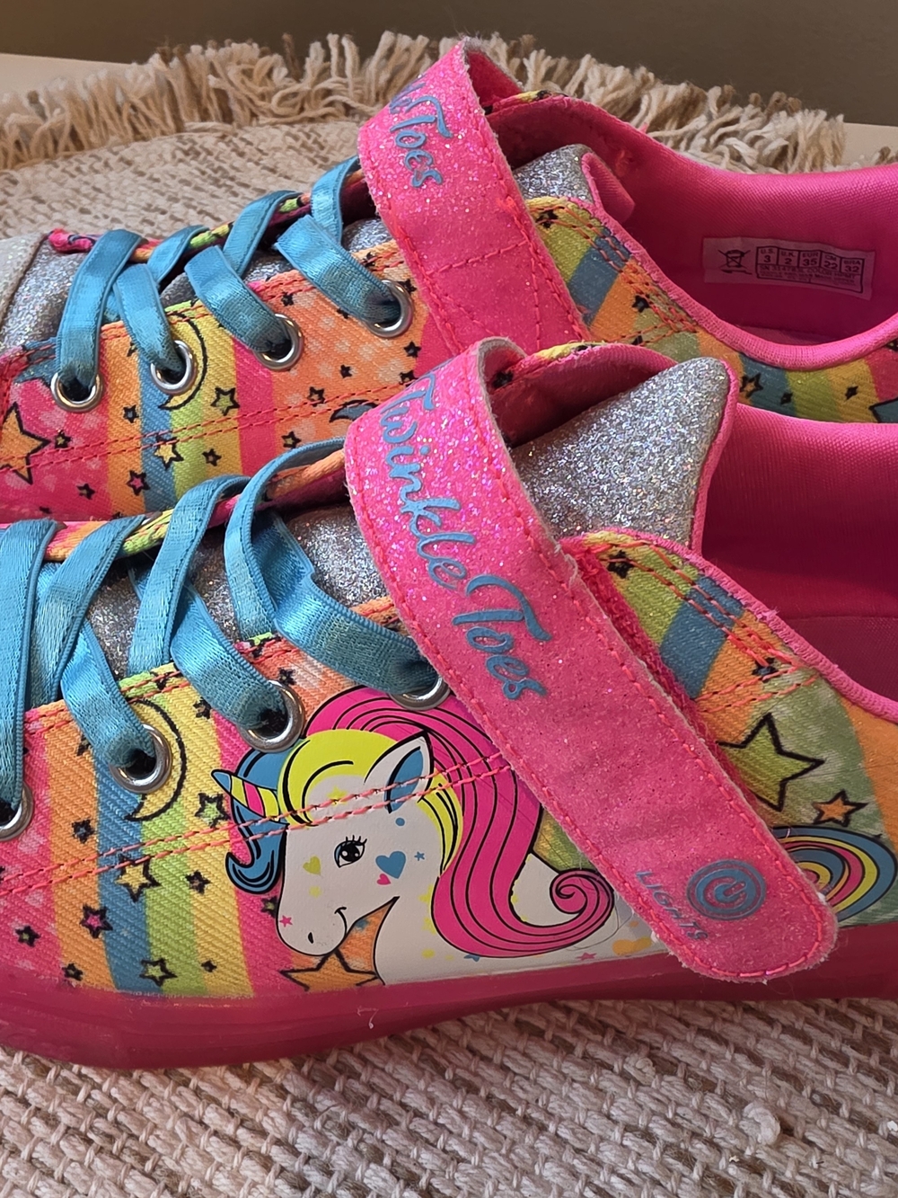 Girls' Skechers Size 3 Twinkle Toes Rainbow Unicorn Glitter Sneakers - Picture 3 of 6